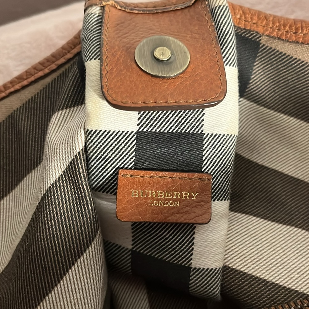 Burberry Purse - Picture 6 of 9